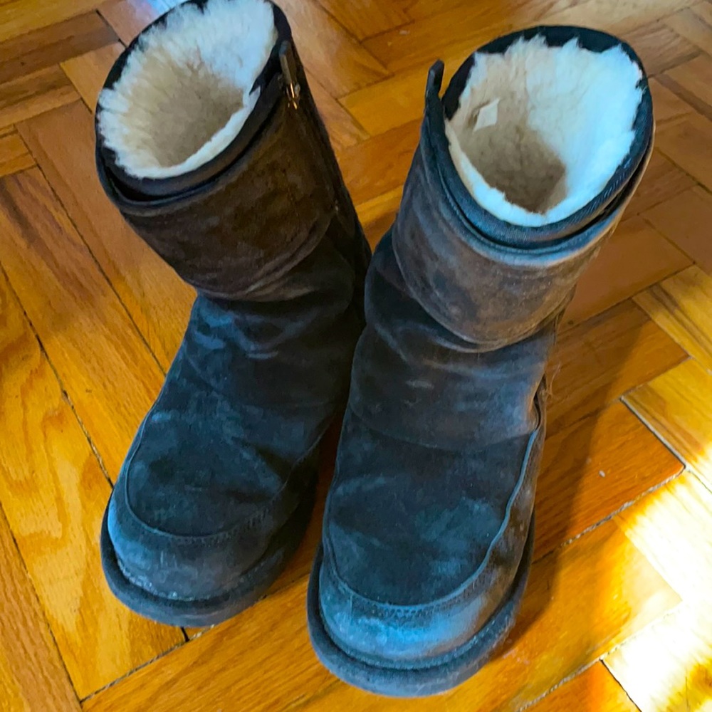 Size 7 short black Uggs